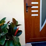 Leona Appartement *