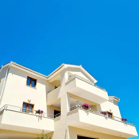 Leona Appartement Jezera